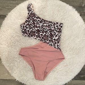 One shoulder one piece